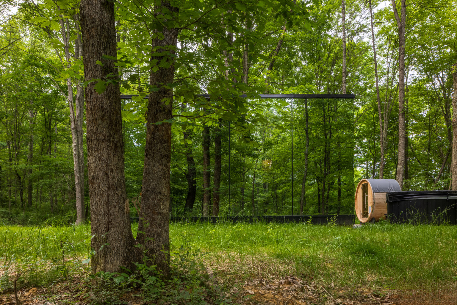 Flora, secluded mirror cabin in Hocking Hills, Ohio