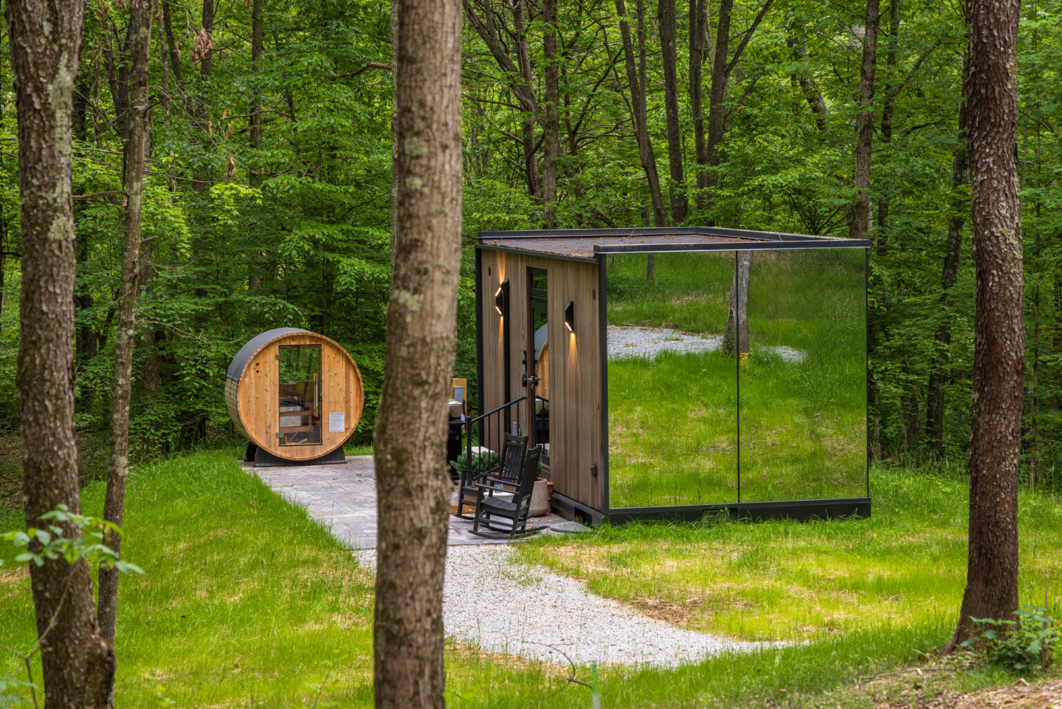 Outdoor vista of Flora mirror cabin