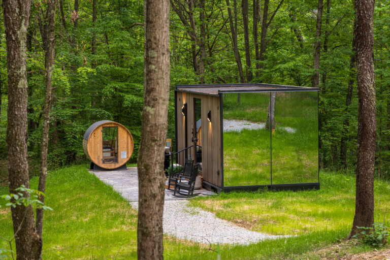 Outdoor vista of Flora mirror cabin